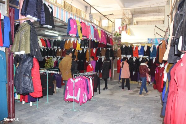 Kinh doanh quần áo ở chợ Đồng Xuân
